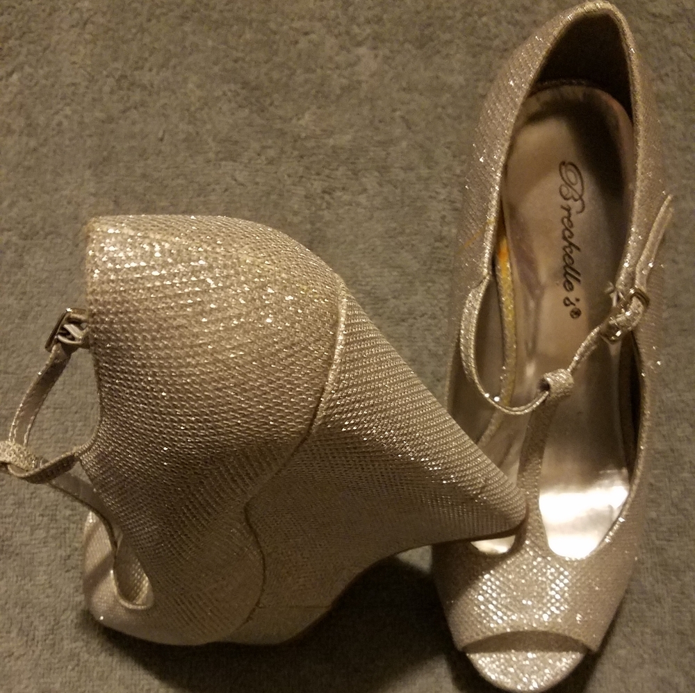 Peep Toe T-Strap Platform Wedges